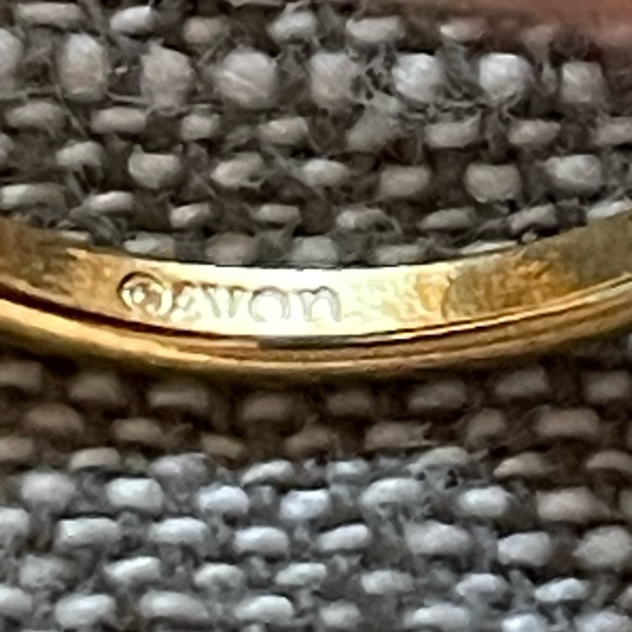 Vintage Avon Ring - Picture 8 of 11